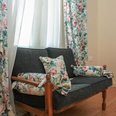 Quiet In Off The Beaten Track Apartment *